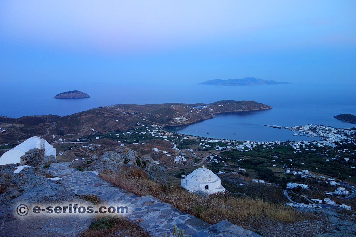 Πανοραμική άποψη του οικισμού Λιβάδι στη Σέριφο