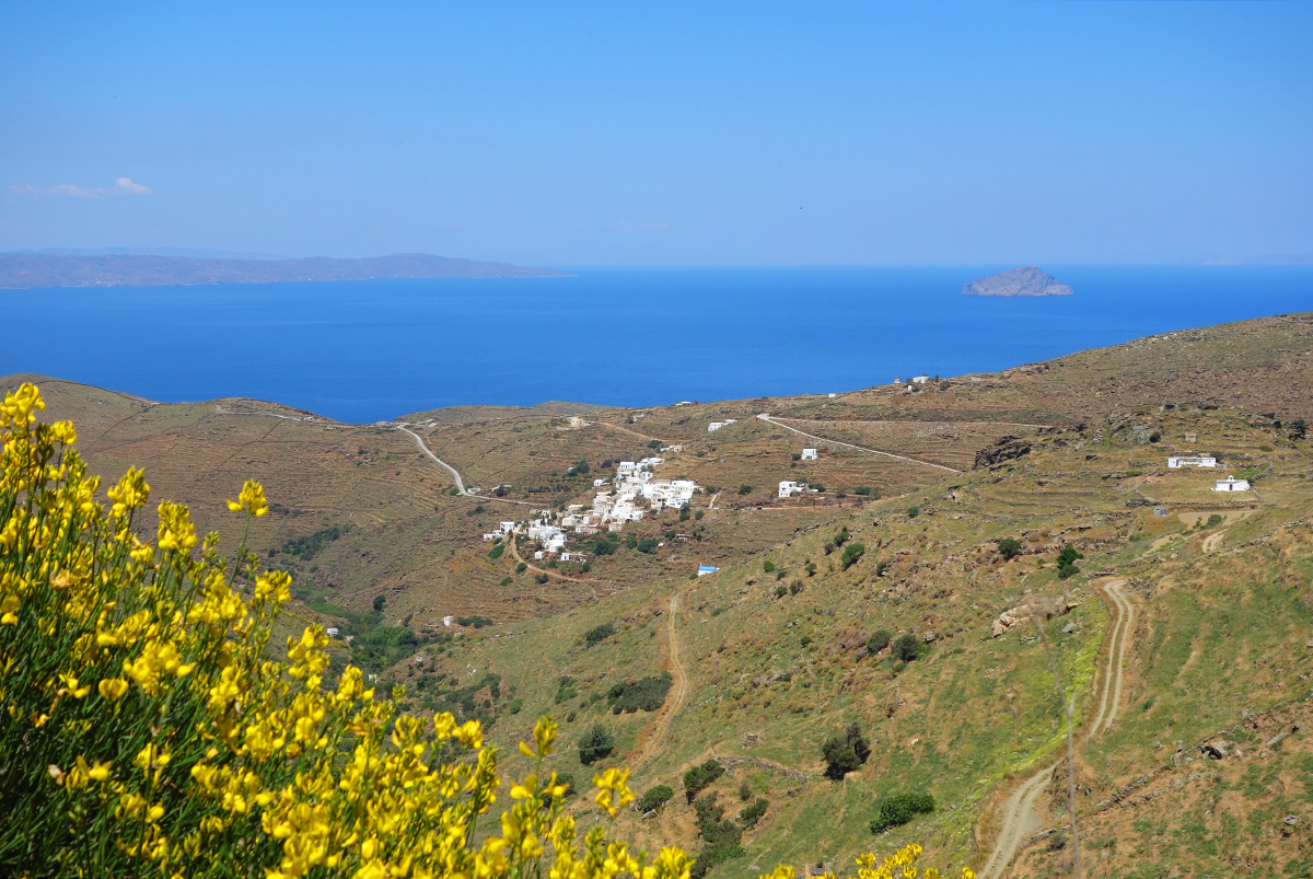 Το χωριό Γαλανή στη Σέριφο, την άνοιξη