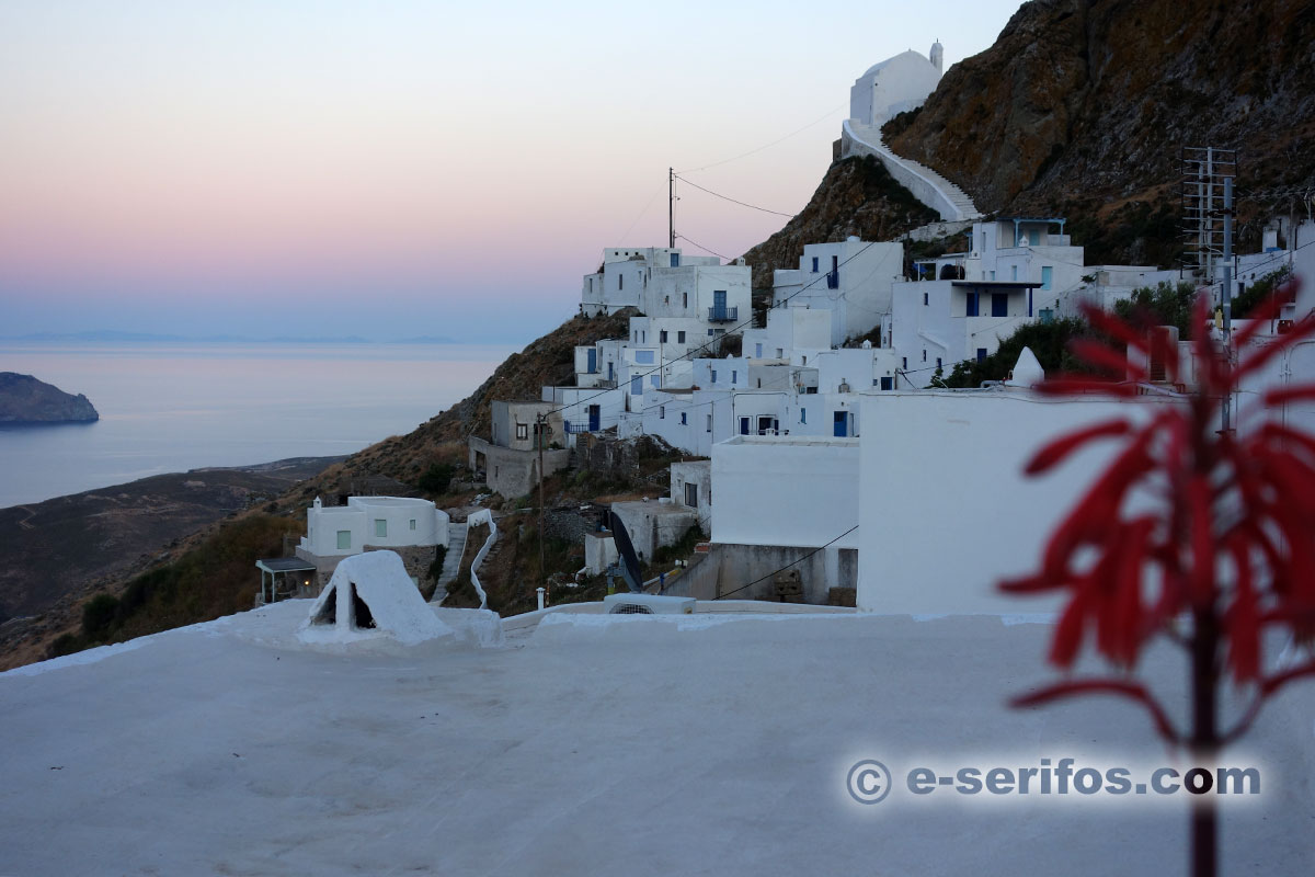Η Χώρα την ώρα που σουρουπώνει