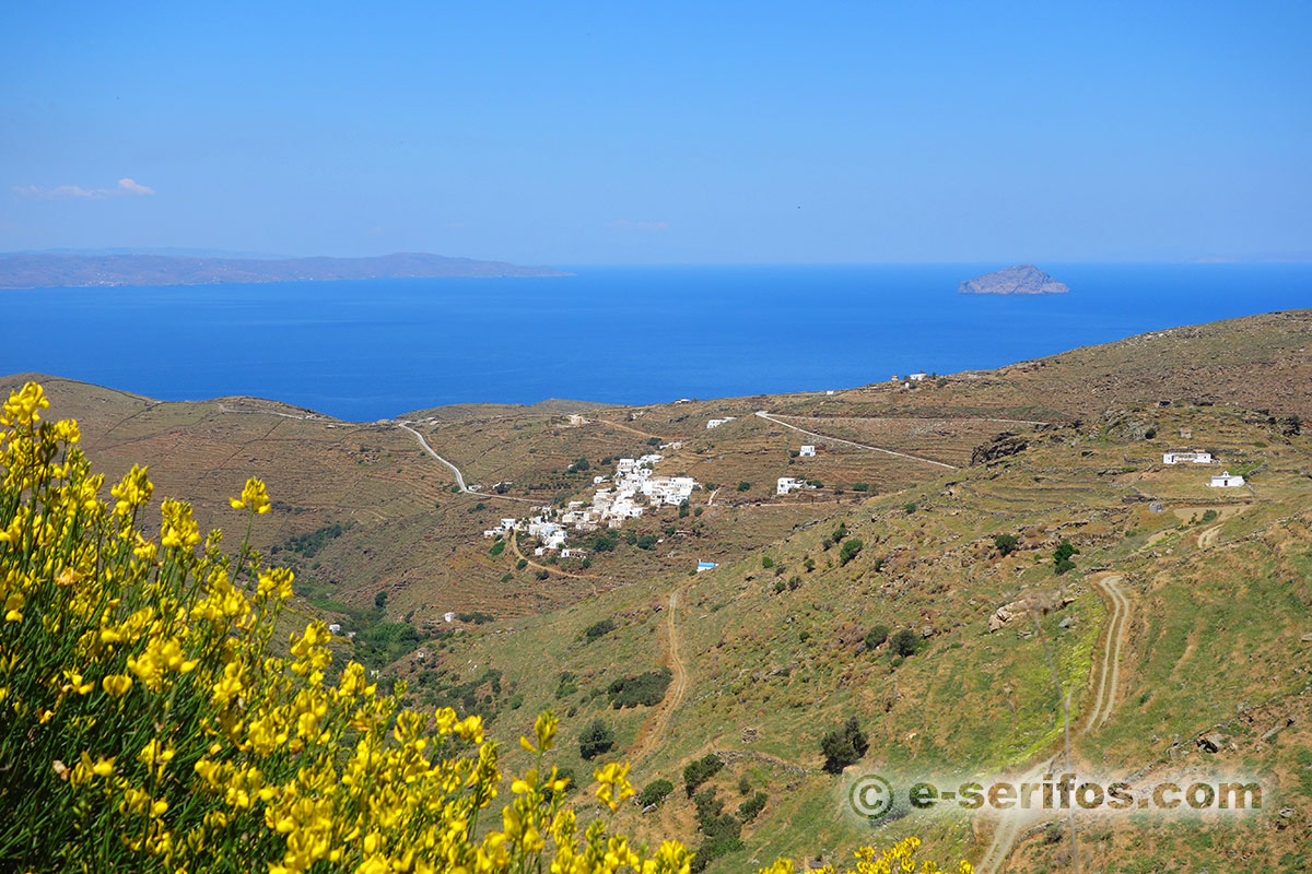 Ο αμφιθεατρικά χτισμένος οικισμός Γαλανή στη Σέριφο